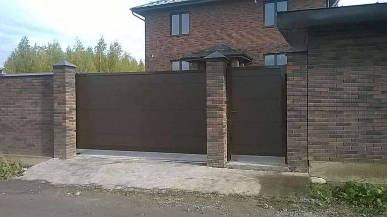Откатные ворота с калиткой Откатные ворота с калиткой