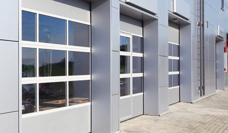 С боковой дверью