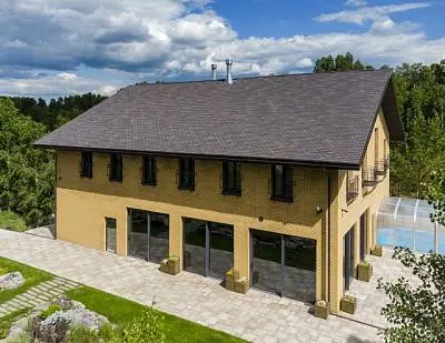 Раздвижное остекление для двухэтажного частного дома