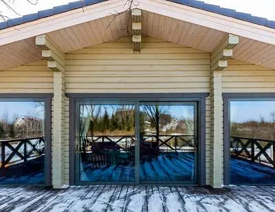 Панорамное остекление для дачного дома из бруса